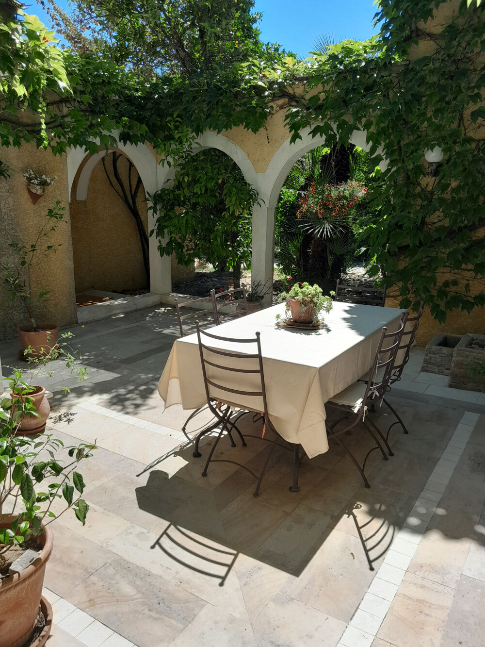 VILLA T6 AVEC PISCINE ET JARDIN