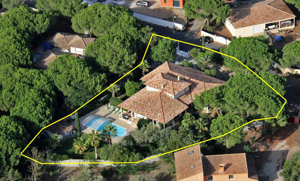 VILLA DE STANDING AVEC PISCINE CHAUFFEE ET GRAND TERRAIN ARBORE