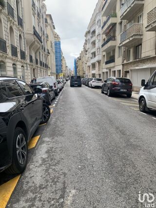  Parking / Garage  louer 10 m