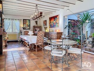  Maison  vendre 8 pices 330 m