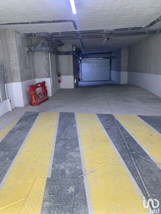  Parking / Garage  louer 10 m