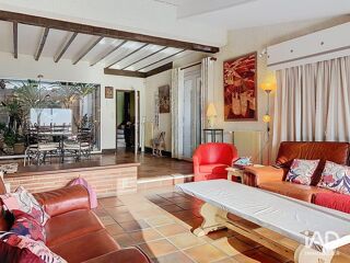  Maison  vendre 8 pices 330 m