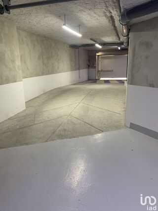  Parking / Garage  louer 10 m