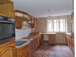  Maison  vendre 9 pices 210 m