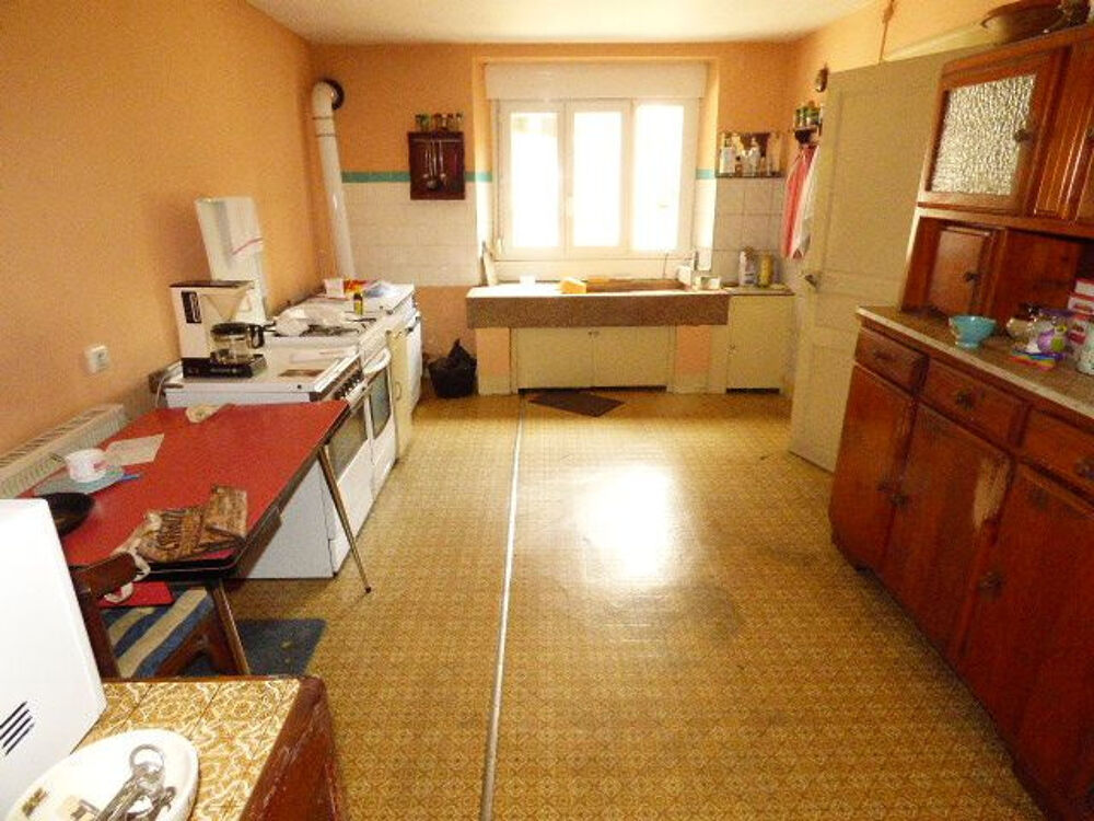 Maison 8 pièces 250 m² · à Avricourt · 250 m² · 99 000 €