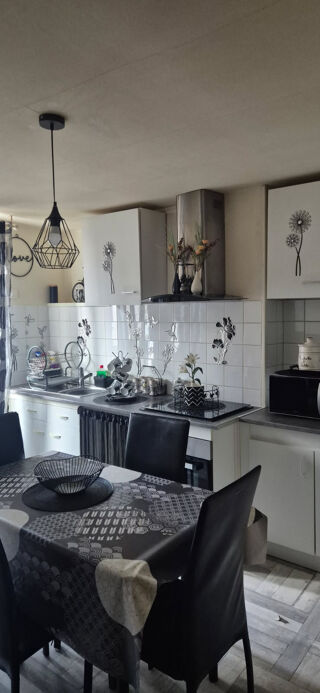  Immeuble � vendre 10 pi�ces 319 m�