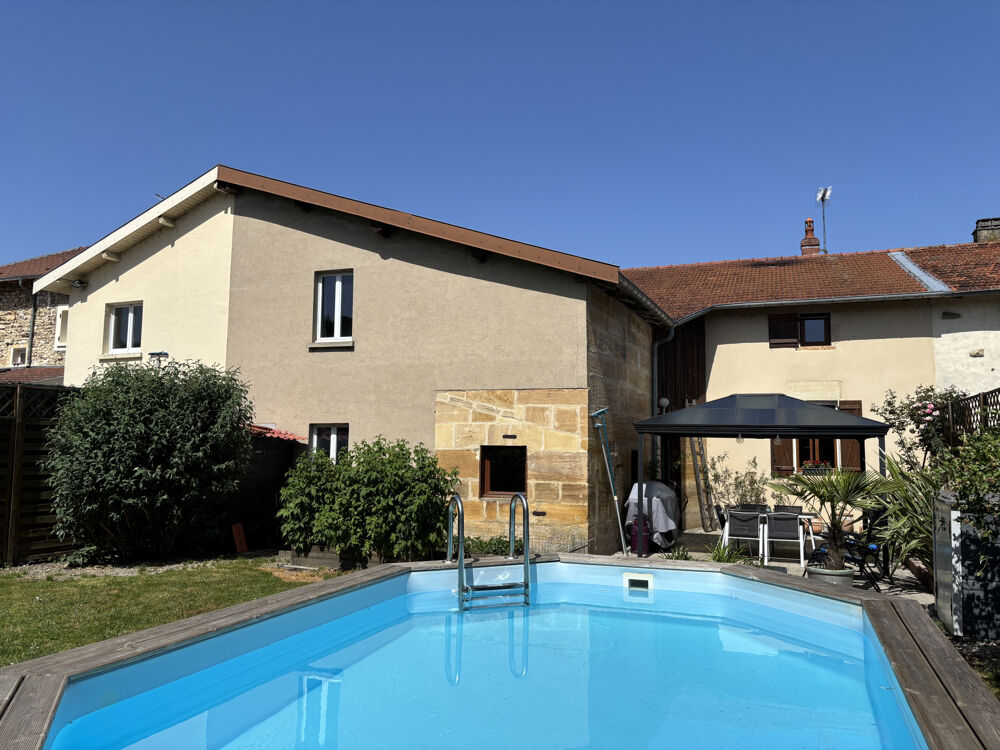 Maison de village avec jardin et piscine