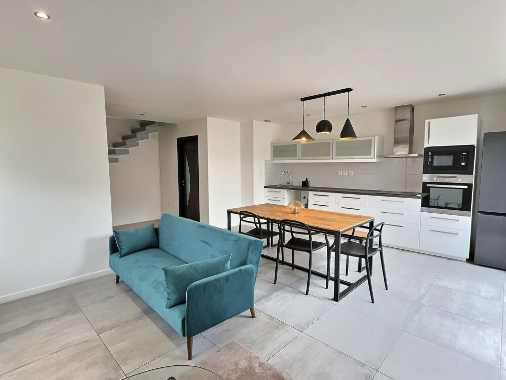 MAISON MEUBLÉE SUR DEUX NIVEAUX AVEC TERRASSE