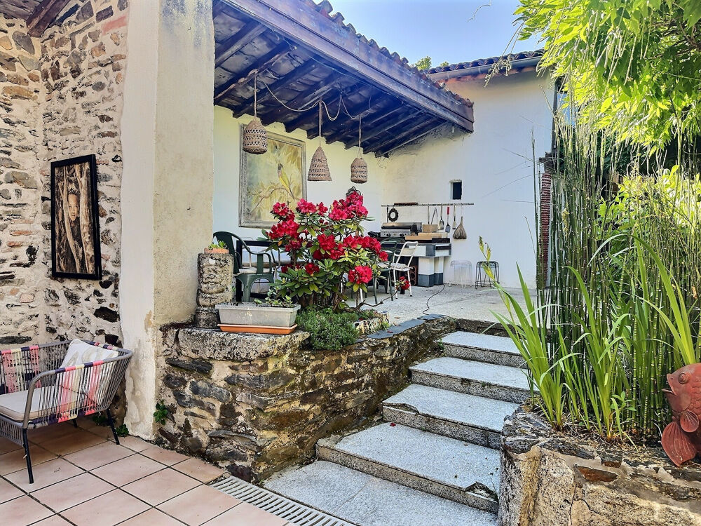 BELLE MAISON DE VILLAGE AVEC PISCINE