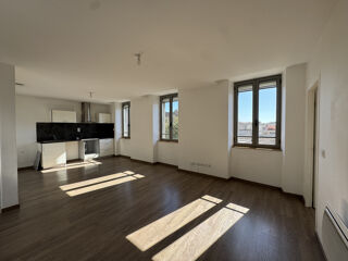  Immeuble à vendre 15 + pièces 500 m²
