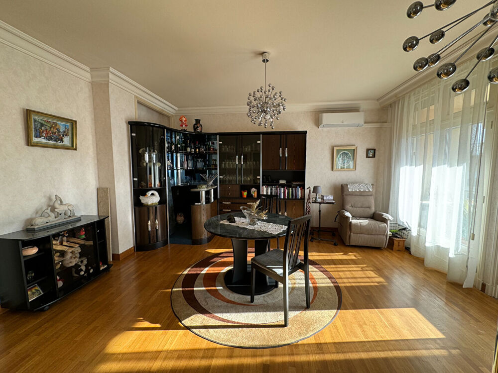 APPARTEMENT DANS RÉSIDENCE SÉCURISÉE AVEC GARAGE ET TERRASSE