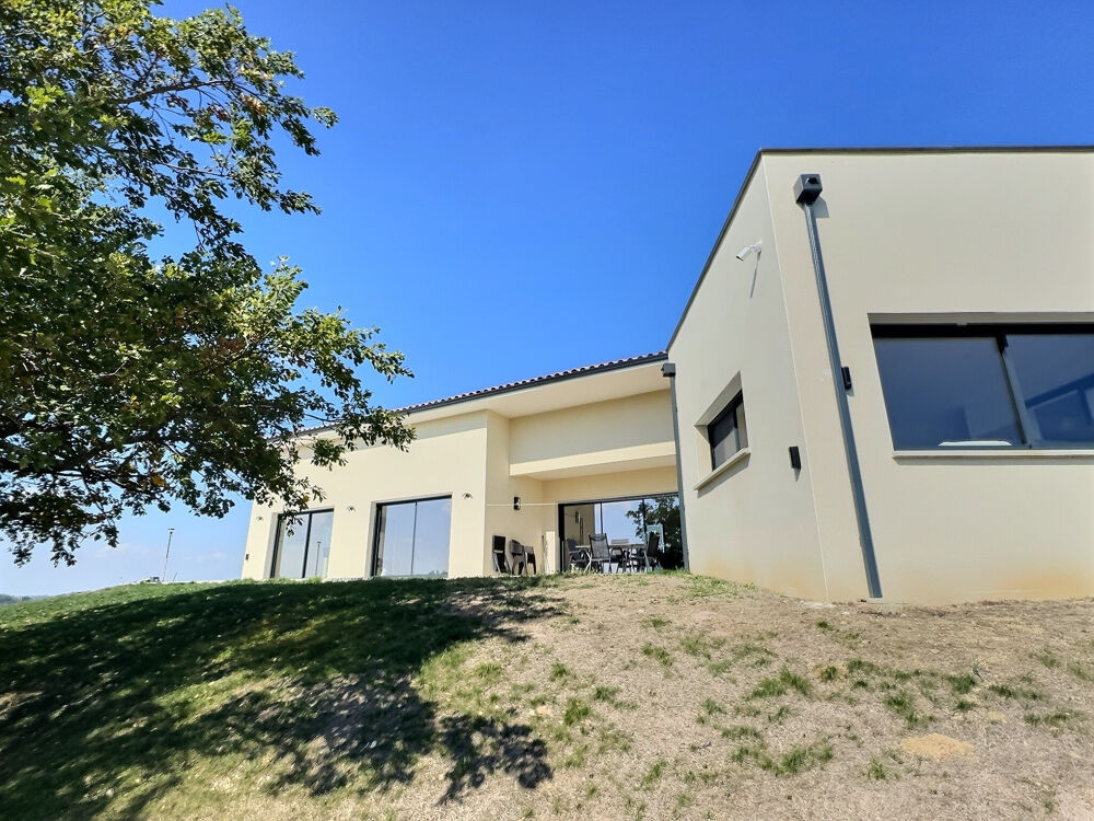 BELLE VILLA NEUVE EN POSITION DOMINANTE