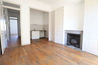  Appartement à louer 2 pièces 44 m²