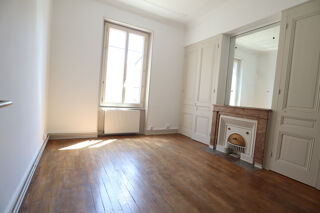  Appartement à louer 2 pièces 65 m²