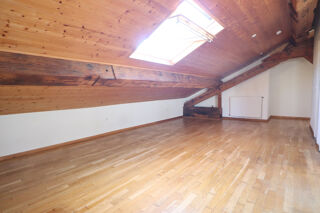  Appartement à louer 3 pièces 102 m²