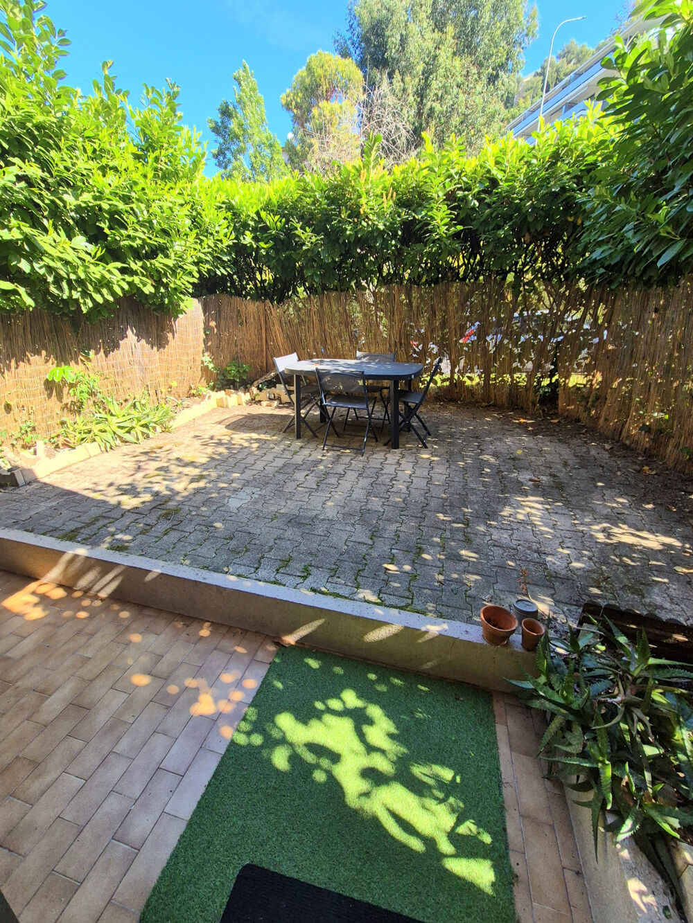 Vente Appartement menton, eden val, 29 m2 pour ce ce beau studio bénéfiçiant de 28m2 de jardin, piscine dans la résidence. Menton