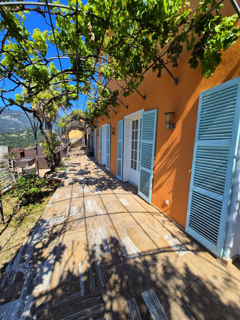 MENTON - Quartier ANNONCIADE - 3 VILLAS - VUE PANORAMIQUE MER - PISCINE 1800m terrain - parkings