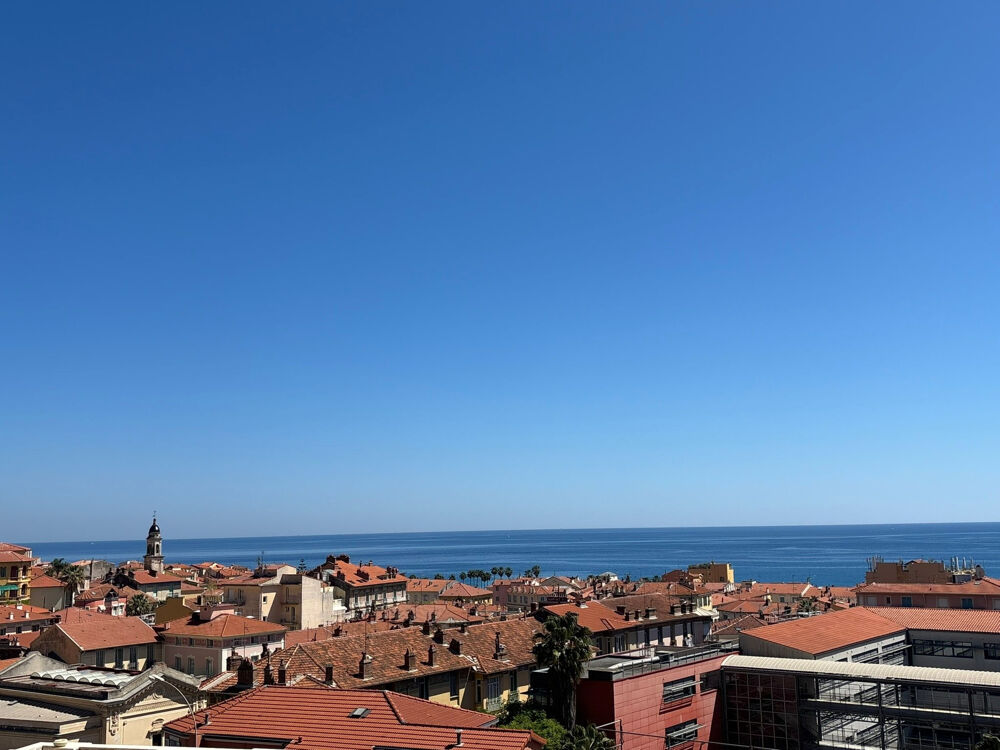 Menton, hotel particulier ce 4 pièces, terrasses 35 m2 expo sud , terrain , vue mer,parkings