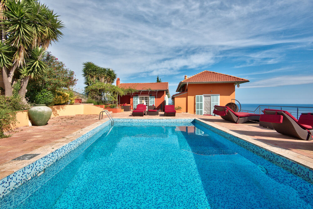 Vente Maison MENTON - Quartier  ANNONCIADE -  3 VILLAS - VUE PANORAMIQUE MER - PISCINE 1800m terrain  - parkings Menton