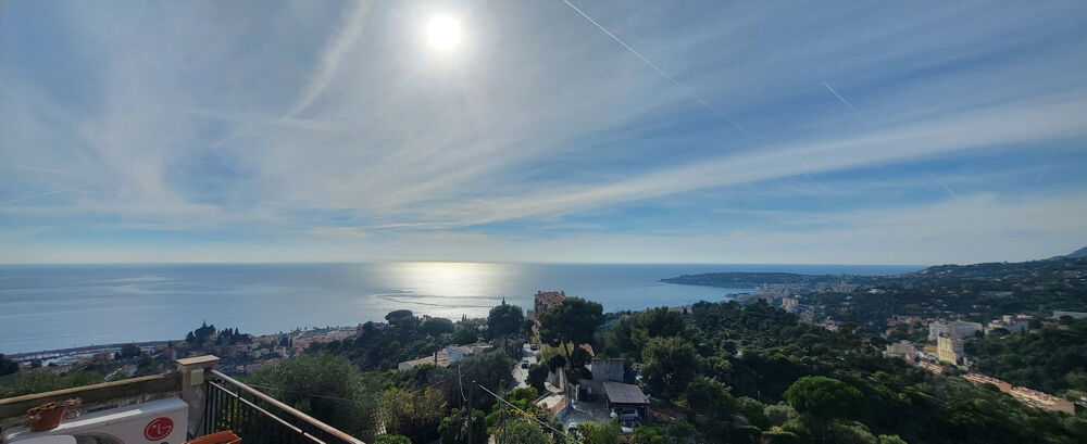 Menton, Villa Dolce, Appartement Villa,sur 575 m2 de terrain en pleine vue mer exceptionnelle.
