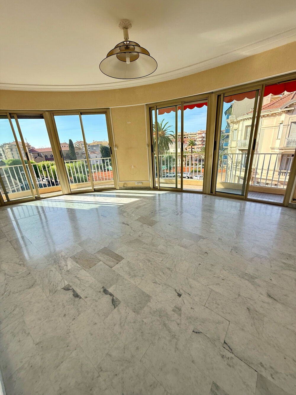 Menton centre ville 3 pièces terrasse