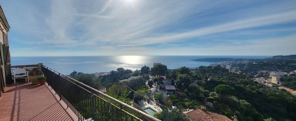 Menton, Villa Dolce, Appartement Villa,sur 575 m2 de terrain en pleine vue mer exceptionnelle.