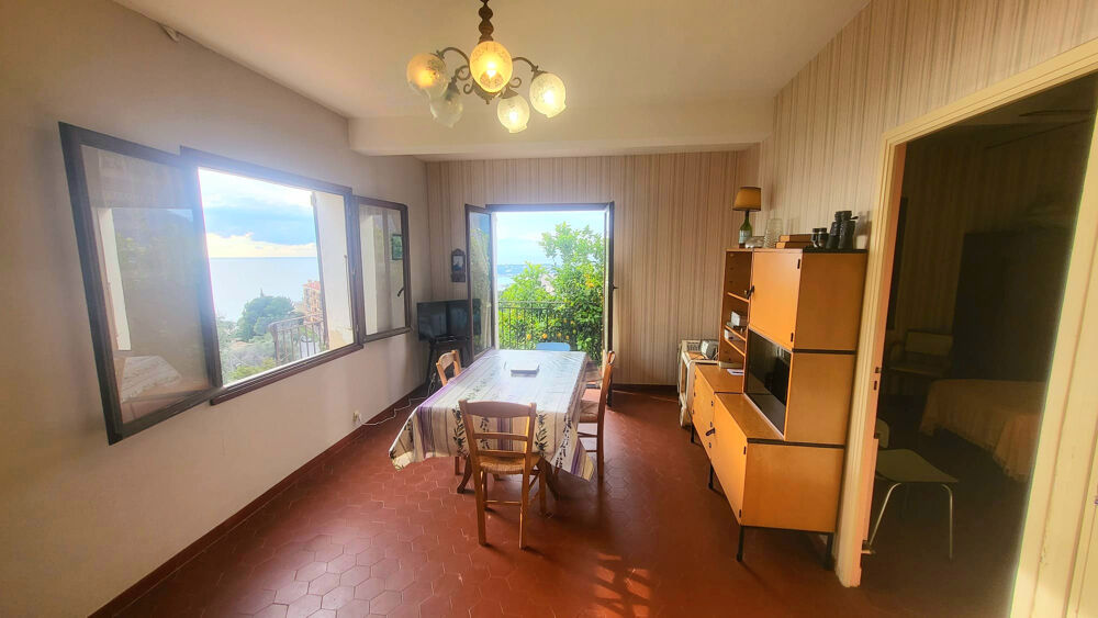 Menton, Villa Dolce, Appartement Villa,sur 575 m2 de terrain en pleine vue mer exceptionnelle.