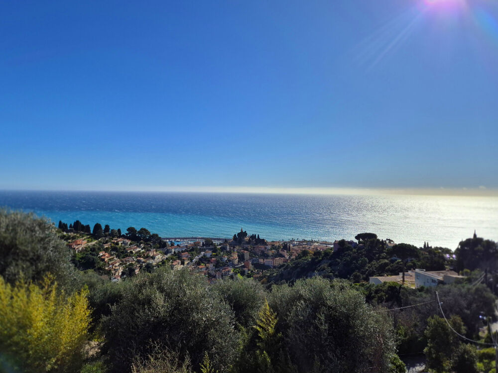 Menton,dernier étage, villa dolce,appartement Maison de 73 m2, terrain de 1629 m2,vue mer exceptionnelle.