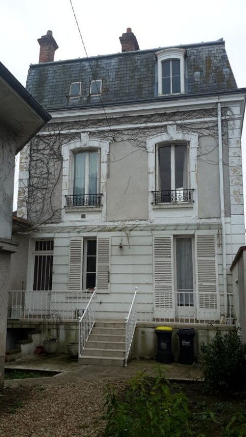 Maison de ville 150m2 environ de surface planchers à rénover . 159600 Pithiviers (45300)