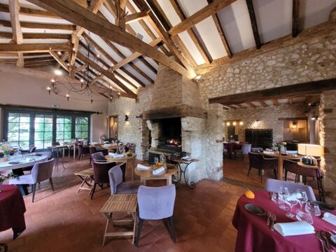 Fond de commerce restaurant  situé dans un village médiéval très touristique à 15 minutes de Bergerac. 313000 24100 Bergerac