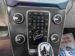 V40 CROSS COUNTRY D3 150 Kinetic Geartronic A 2013 occasion 30100 Al&egrave;s