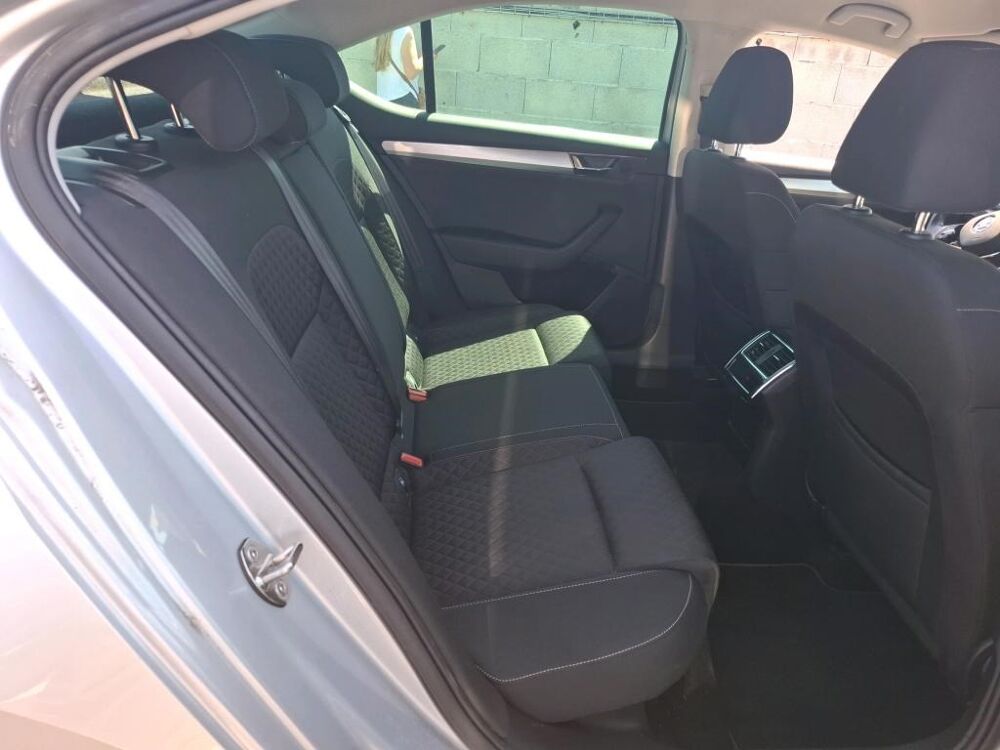Superb SUPERB 2.0 TDI 150 SCR DSG7 Business 2021 occasion 56880 Ploeren