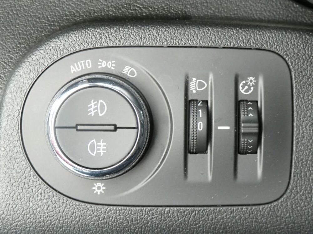 Divers 1.5 DIESEL 100 BVM6 EDITION CarPlay Radar Privacy Glass 2022 occasion 47240 Castelculier