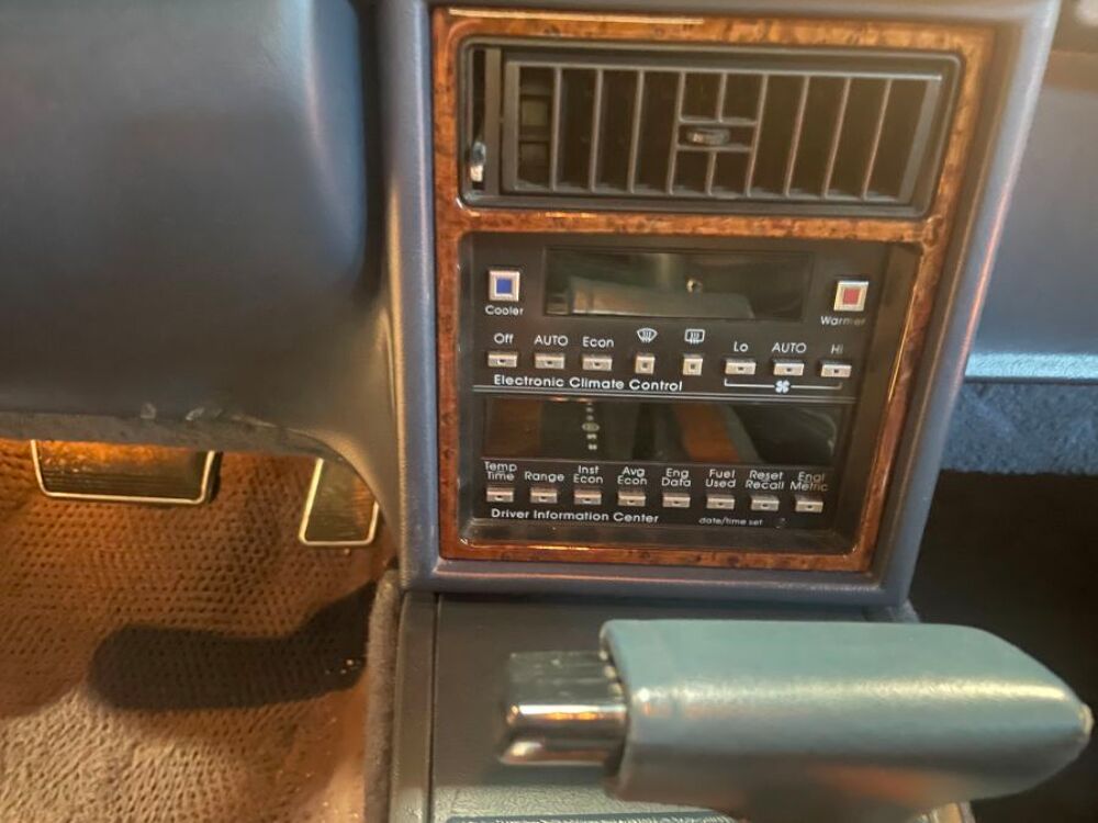 Seville 4.5 V8 TOIT VINYL 1990 occasion 84150 Jonqui&egrave;res