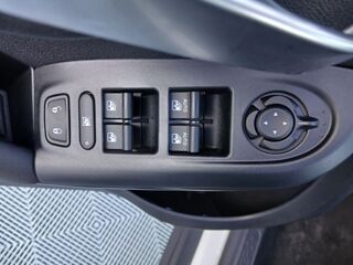 500 X 1.5 FIREFLY 130 HYBRID DCT7 CarPlay Camera Radars JA17 2023 occasion 33700 M&eacute;rignac
