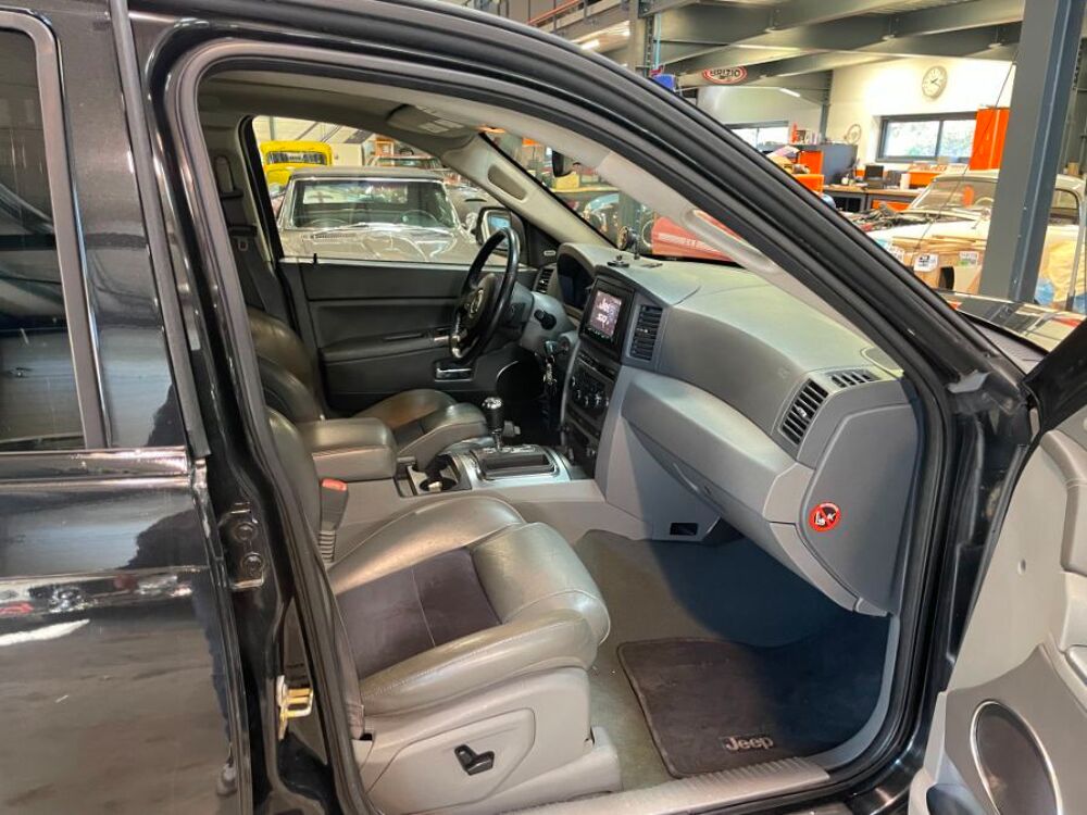 Grand Cherokee 6.1L SRT8 425cv 4X4 OU SUV 5P BVA 2006 occasion 84150 Jonqui&egrave;res