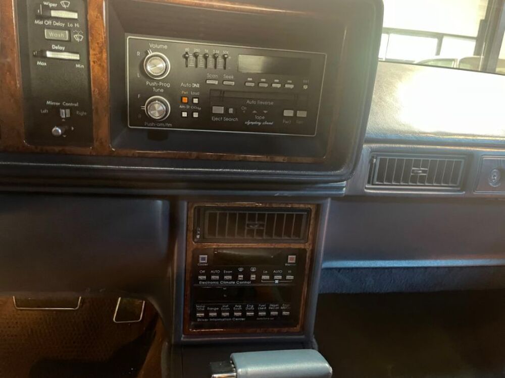 Seville 4.5 V8 TOIT VINYL 1990 occasion 84150 Jonqui&egrave;res