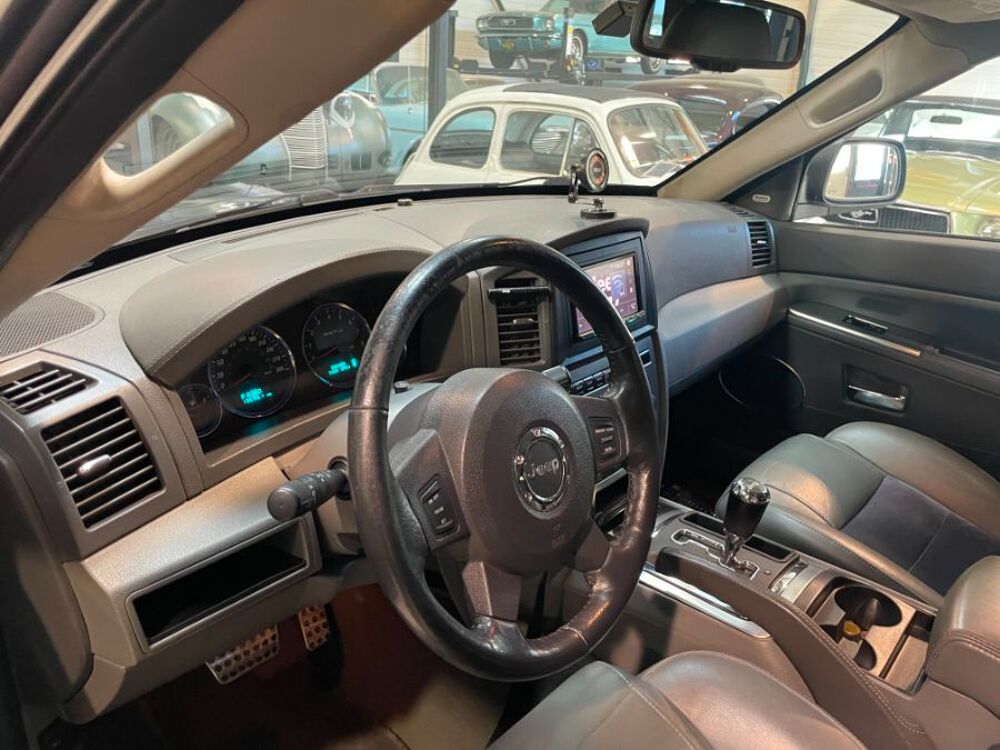 Grand Cherokee 6.1L SRT8 425cv 4X4 OU SUV 5P BVA 2006 occasion 84150 Jonqui&egrave;res