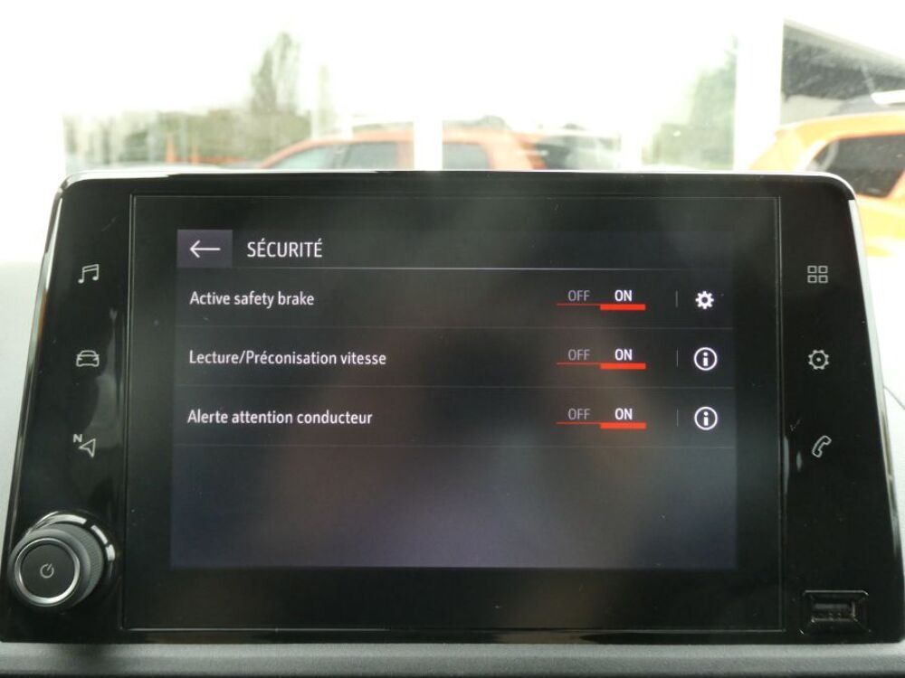 Divers 1.5 DIESEL 100 BVM6 EDITION CarPlay Radar Privacy Glass 2022 occasion 47240 Castelculier
