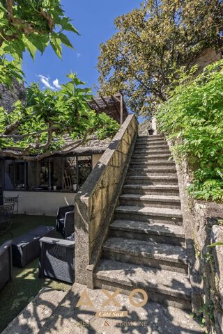  Villa à vendre 15 + pièces 804 m²