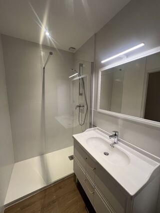  Appartement à louer 3 pièces 80 m²