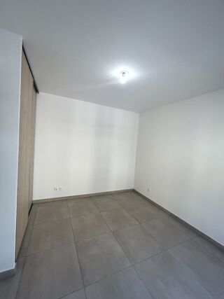  Appartement à louer 2 pièces 45 m²