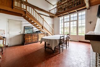  Villa  vendre 9 pices 261 m