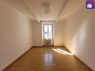  Appartement à louer 4 pièces 97 m²