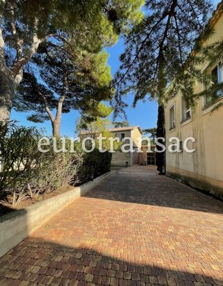  Immeuble à vendre 15 + pièces 880 m²