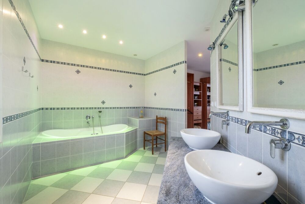 � vendre  Villa Saint-Jean-d'Ang�ly (17400)