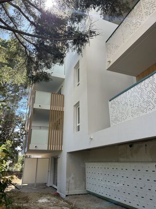  Parking / Garage à louer 