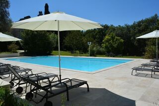  Propri�t�/ch�teau � vendre 15 + pi�ces 1840 m�