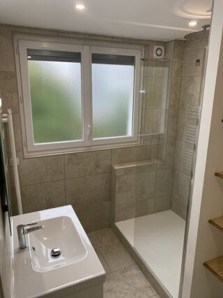  Appartement à louer 4 pièces 79 m²