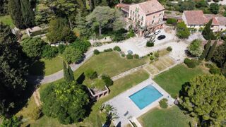  Villa à vendre 15 + pièces 442 m²
